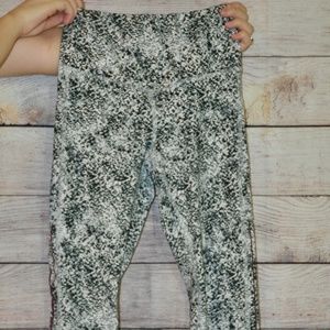 patterned active leggings